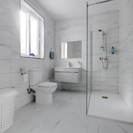 Salmar Court With Pool By Buena Vista