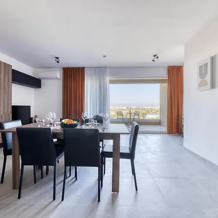 Salmar Court With Pool By Buena Vista * Hal Ghaxiak