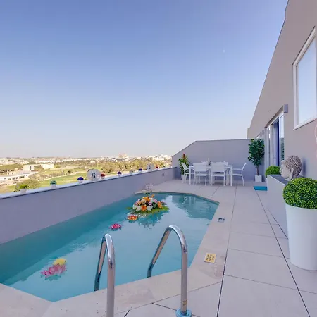 Salmar Court With Pool By Buena Vista Hal Ghaxiak