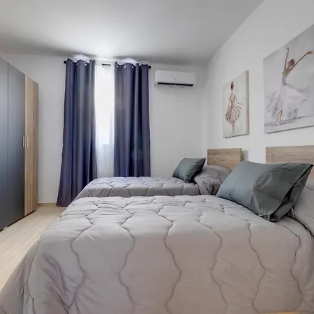 Salmar Court With Pool By Buena Vista Lägenhet Hal Ghaxiak