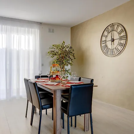 Salmar Court With Pool By Buena Vista Lägenhet Hal Ghaxiak