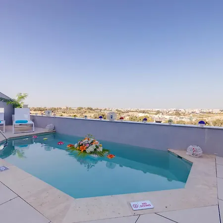 Salmar Court With Pool By Buena Vista *