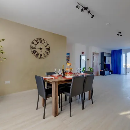 Salmar Court With Pool By Buena Vista