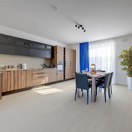 Salmar Court Apartment