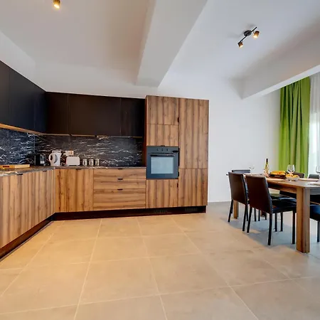 Apartment Salmar Court *
