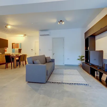 Salmar Court Apartment