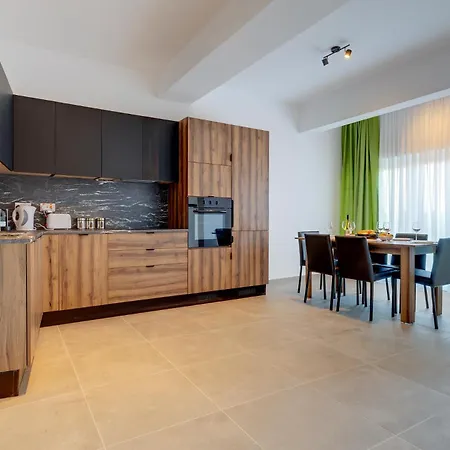 Apartment Salmar Court *