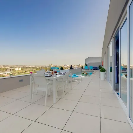 Salmar Court With Pool By Buena Vista