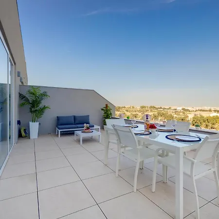 Salmar Court With Pool By Buena Vista Hal Ghaxiak