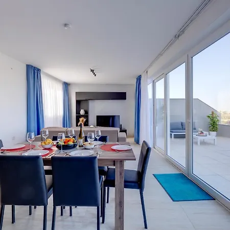 Salmar Court Apartment