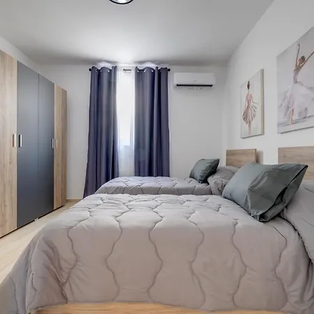 Salmar Court With Pool By Buena Vista *