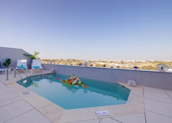 Salmar Court With Pool By Buena Vista *