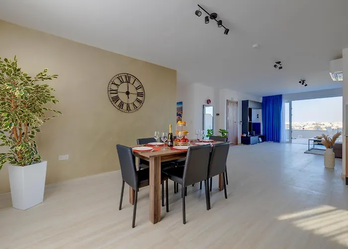 Salmar Court With Pool By Buena Vista