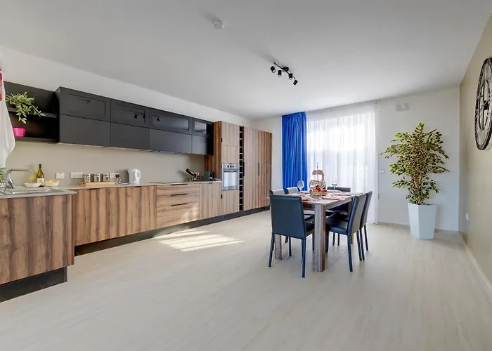 Salmar Court With Pool By Buena Vista Apartment