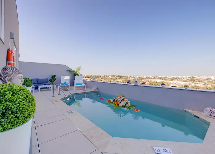 Salmar Court With Pool By Buena Vista