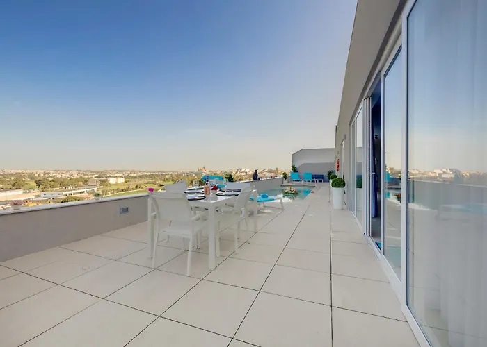 Salmar Court With Pool By Buena Vista