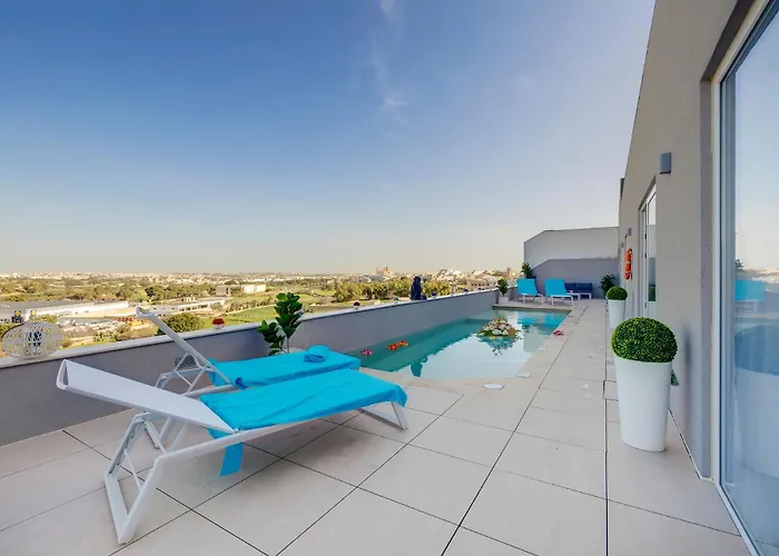 Salmar Court With Pool By Buena Vista Hal Ghaxiak