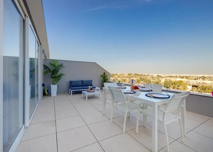 Salmar Court With Pool By Buena Vista Hal Ghaxiak