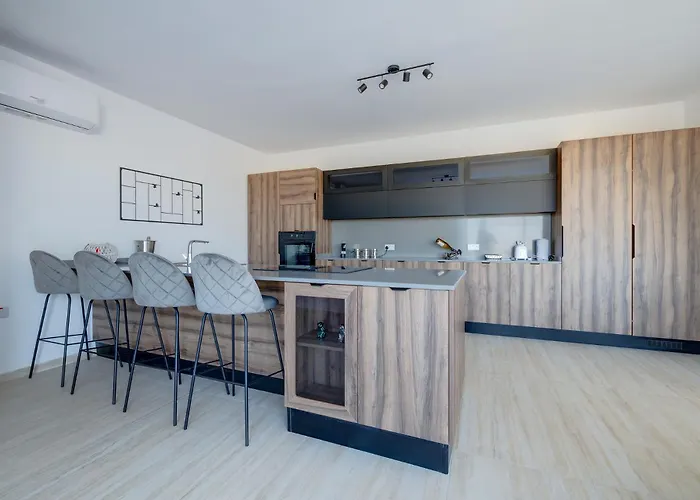 Salmar Court With Pool By Buena Vista Apartment *