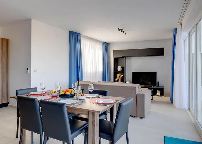 Apartment Salmar Court With Pool By Buena Vista Hal Ghaxiak