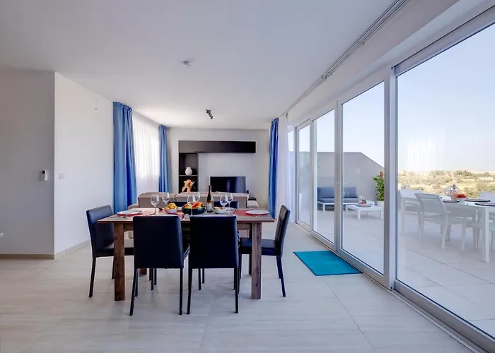 Salmar Court With Pool By Buena Vista *