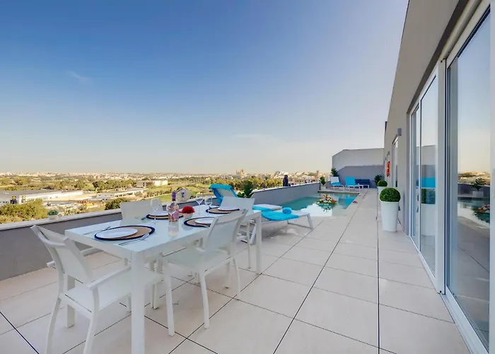 Salmar Court With Pool By Buena Vista