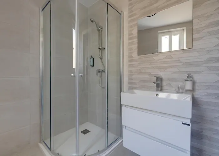 Salmar Court With Pool By Buena Vista * Hal Ghaxiak