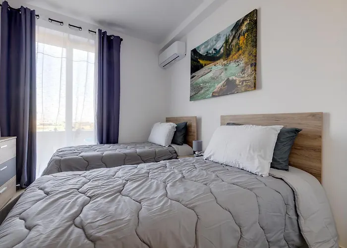 Salmar Court With Pool By Buena Vista *