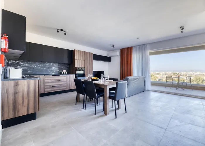 Salmar Court With Pool By Buena Vista * Hal Ghaxiak