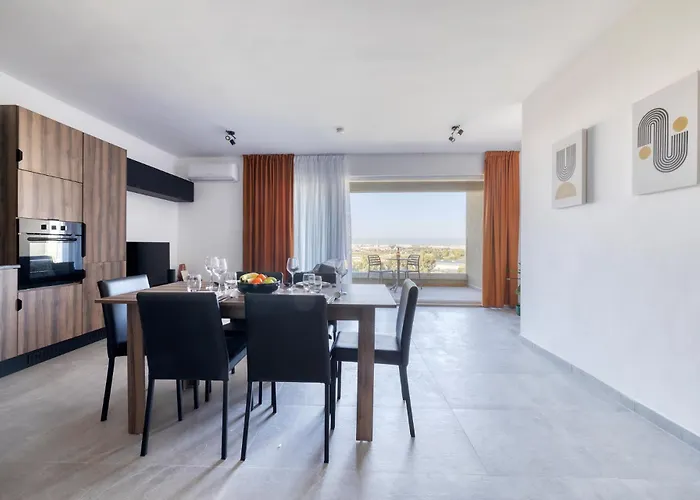 Salmar Court With Pool By Buena Vista * Hal Ghaxiak