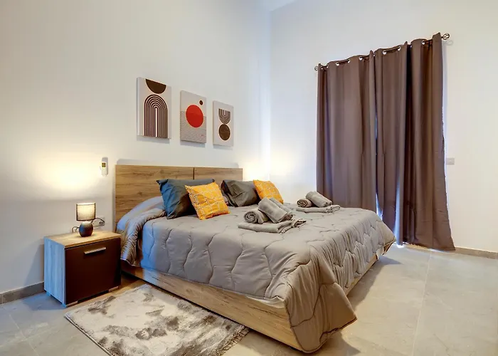 Salmar Court With Pool By Buena Vista Apartment Hal Ghaxiak