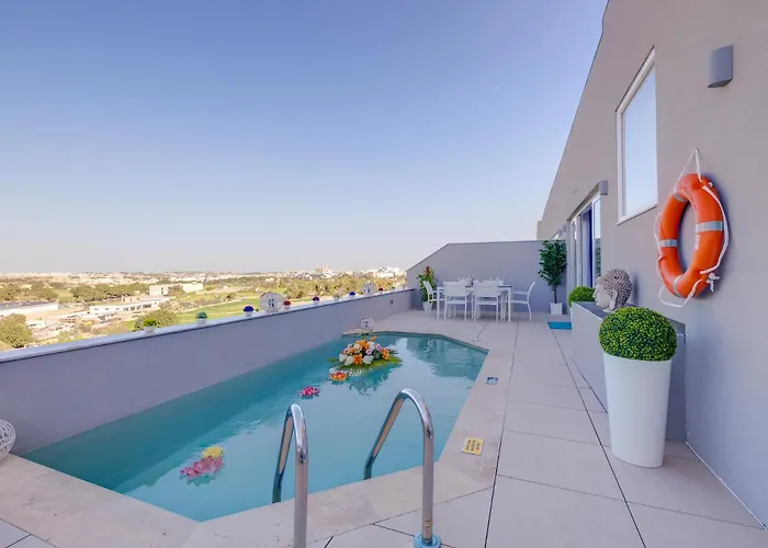 Salmar Court With Pool By Buena Vista Hal Ghaxiak