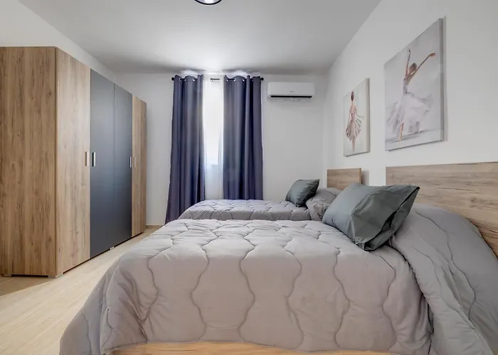 Salmar Court With Pool By Buena Vista *