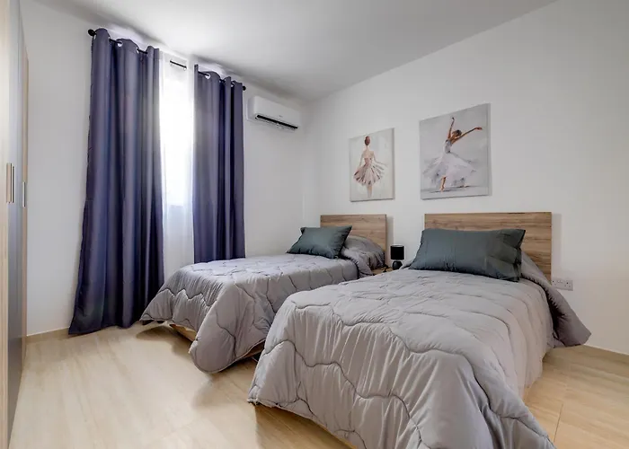 Salmar Court With Pool By Buena Vista Apartment Hal Ghaxiak