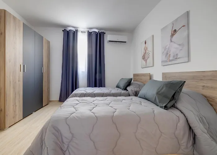 Salmar Court With Pool By Buena Vista Apartment Hal Ghaxiak