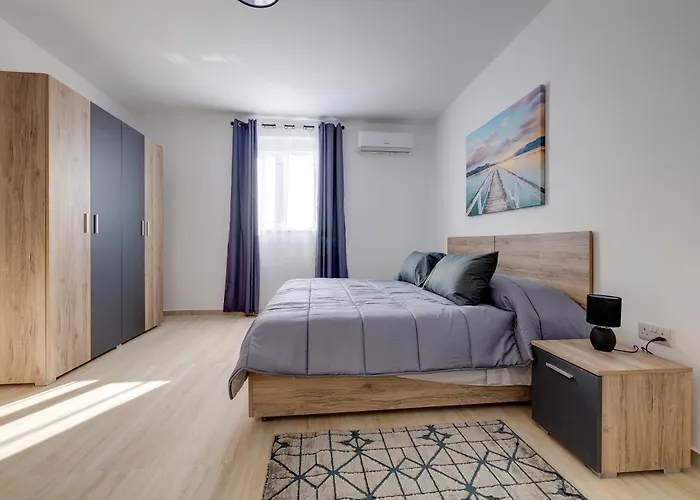 Salmar Court With Pool By Buena Vista