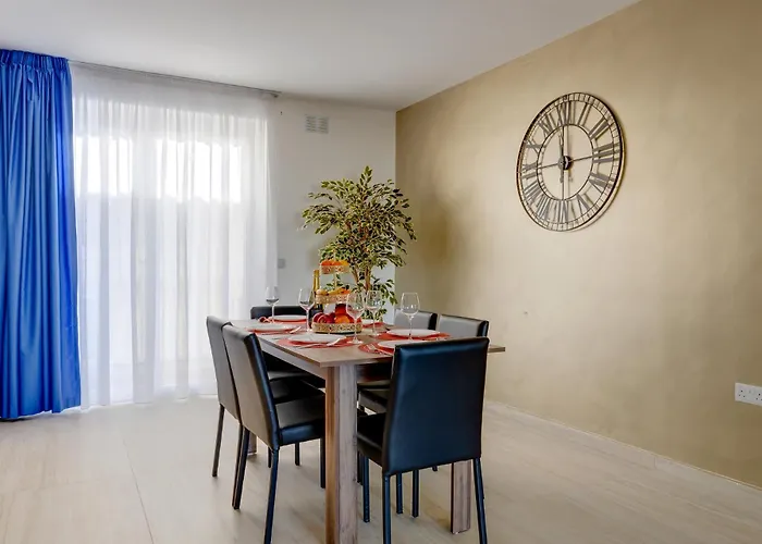 Salmar Court With Pool By Buena Vista Apartment Hal Ghaxiak