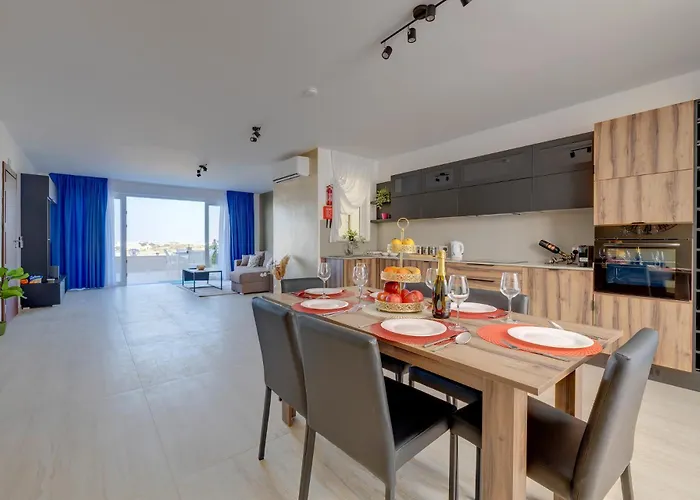 Salmar Court With Pool By Buena Vista *