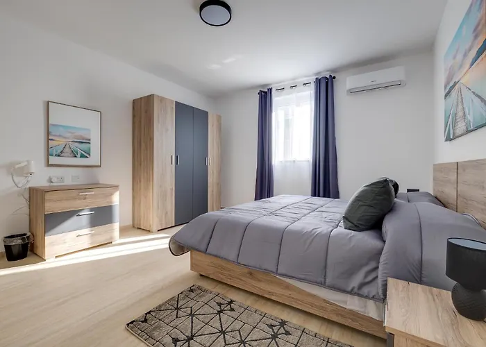 Salmar Court With Pool By Buena Vista Apartment Hal Ghaxiak