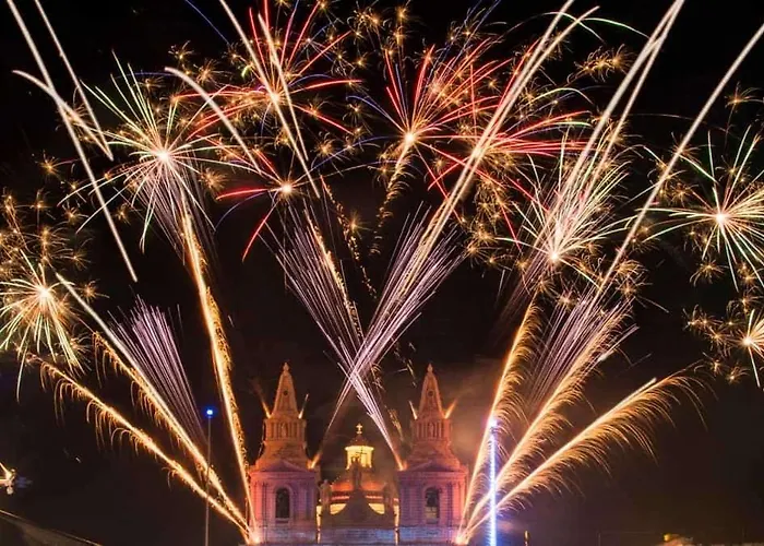 Salmar Court With Pool By Buena Vista Apartment Hal Ghaxiak