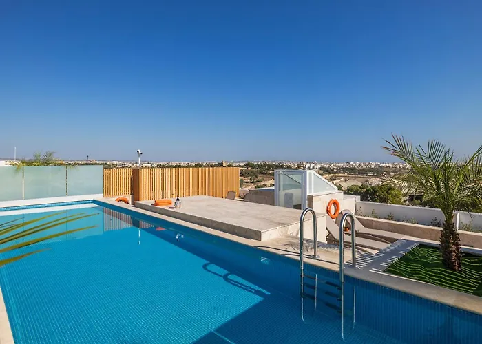 Salmar Court With Pool By Buena Vista Hal Ghaxiak